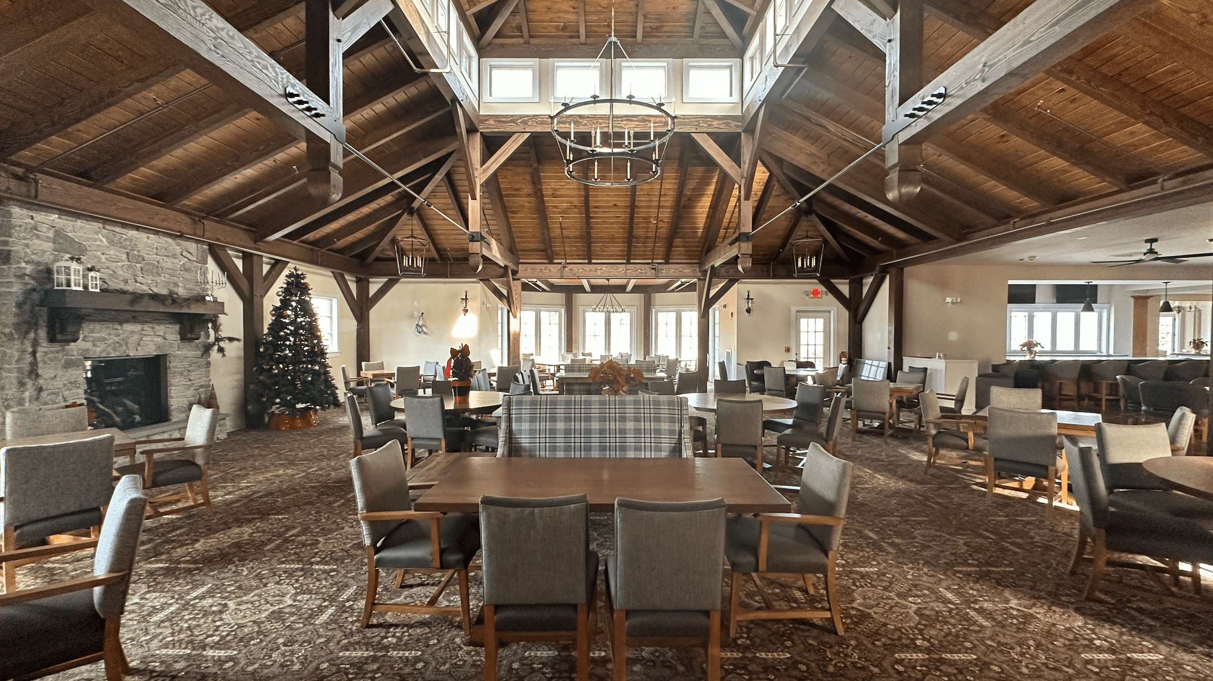 Timber Frame dining room in golf clubhouse